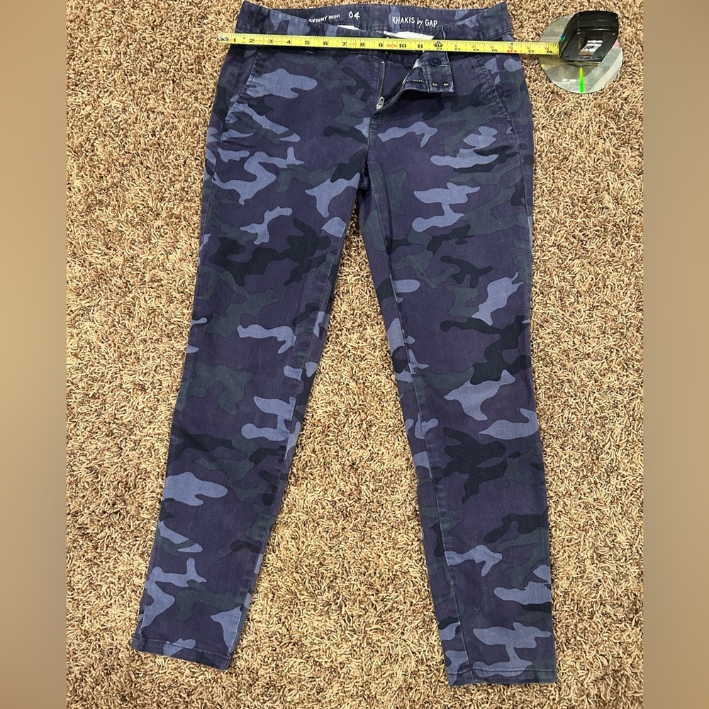 GAP Women's Navy Camo Skinny Mini Khakis